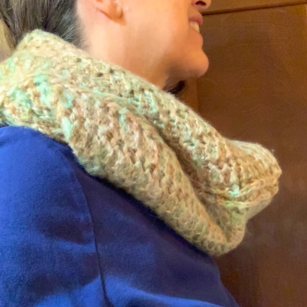 Funnel scarf - Picture 2 of 6